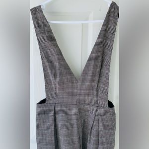 Cool jumpsuit, fall ready, small size